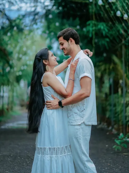 An intimate embrace surrounded by nature. This portrait of Suchita and Om Prakash captures the romance and happiness of their pre-wedding moments.