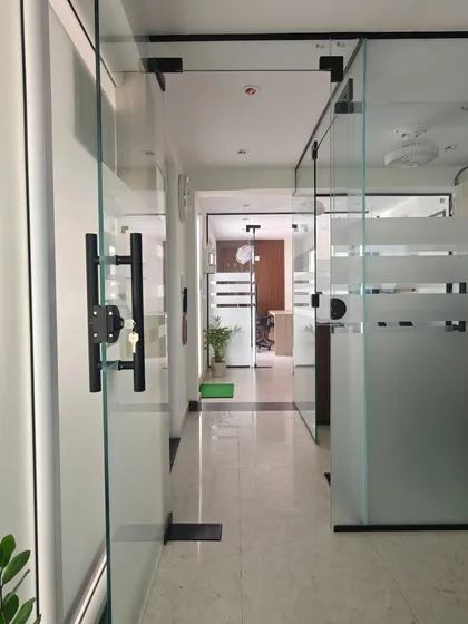 Natural light is essential for a productive office. In this project, I used floor-to-ceiling glass partitions and doors to allow daylight to flow through the corridors, creating a bright and energetic workspace.