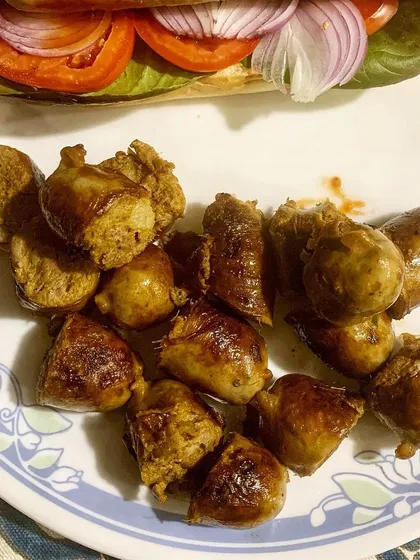 Our Coorg-style farmer sausage, pan-fried and ready to be served. It's seasoned with green chili, garlic, and our own estate-grown birdseye chili and pepper for an authentic, spicy kick.
