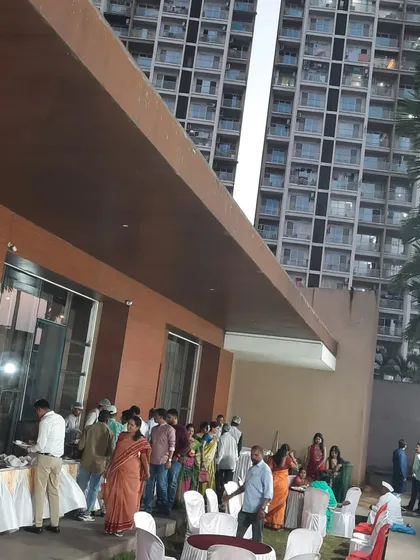 We are equipped to handle large crowds for outdoor events. This was a gathering where we managed the complete catering service, ensuring all guests were served efficiently from a well-organized buffet line.