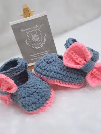 A modern and stylish color combination, these grey and pink booties feature a big, bold pink bow on the front.