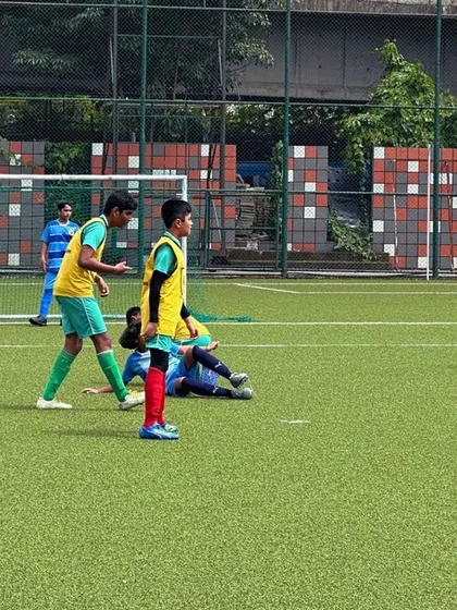 Players in blue and yellow bibs during a training game. Using bibs helps organize teams and makes our practice sessions more effective.