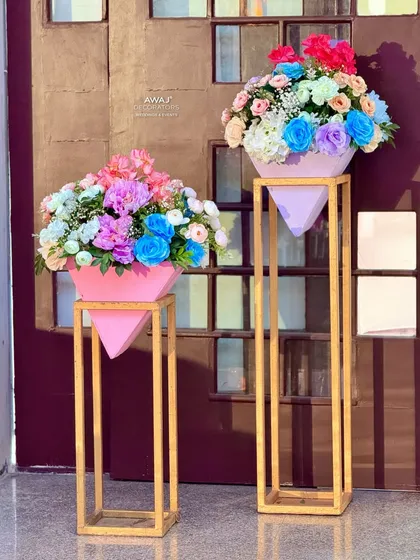 Modern floral stands with pastel-colored arrangements, adding a touch of contemporary elegance to the decor.