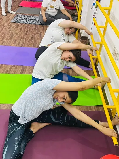 We use all the tools in our studio, including the barre, to help you get the deepest stretch possible. These assisted side stretches are fantastic for increasing flexibility along the entire side of your body.