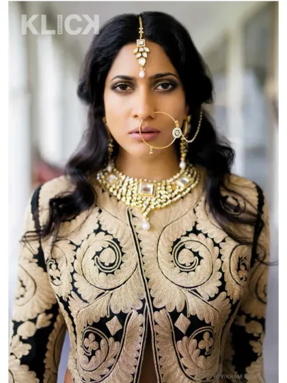 When a queen walks in her palace. A regal portrait of Himarsha Venkatsamy for Klick magazine, shot on location to capture a sense of royal elegance.