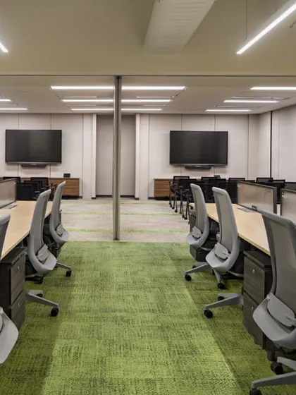 Flexible training rooms at the Carlsberg office, featuring sliding-folding partitions that open up to the main work hall. This design allows the space to be easily reconfigured for large company gatherings and events.