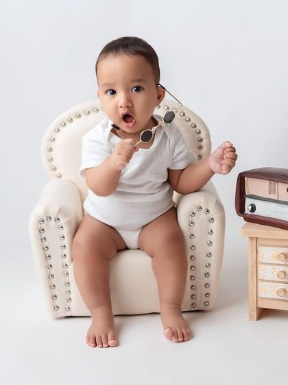A retro-themed baby shoot! This little one looks so cool with his mini radio and sunglasses.
