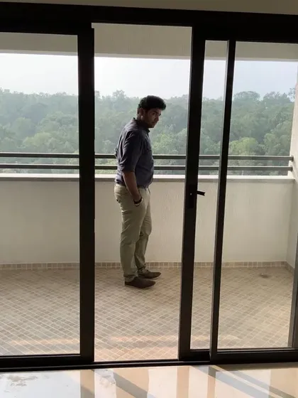 During a pre-handover inspection, we check every detail, including the functionality and finish of sliding doors and balconies.