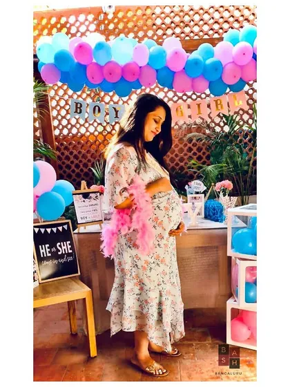 A beautiful mom to be enjoying her baby shower. My goal is to create a joyful and stress free atmosphere so you can focus on making memories with your loved ones.