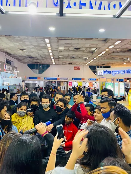Drawing a massive crowd at a busy trade show. I use interactive magic to stop traffic, engage potential clients directly at the booth, and make sure your brand is the one they remember.