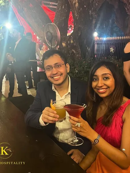 Cheers to good times and great friends. This is what our service is all about: creating the perfect drinks to accompany your happiest moments and celebrations.