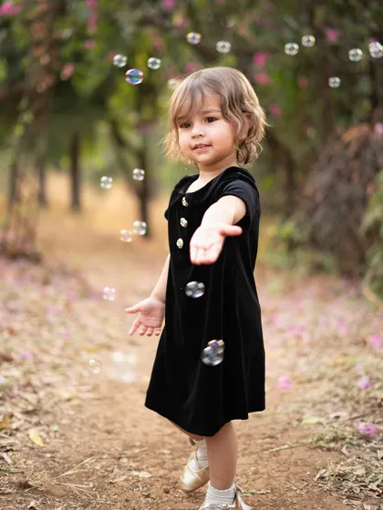 There is something so special about outdoor sessions. The natural light, the open space, and the freedom for a toddler to just be themselves. Here, a simple bubble became a moment of pure wonder. I love capturing these authentic childhood adventures.
