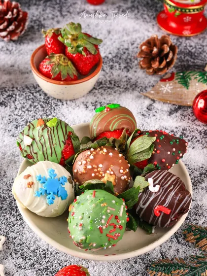 A brighter version of the Christmas strawberries, with a focus on the colourful decorations. This clean and festive shot is perfect for product listings.