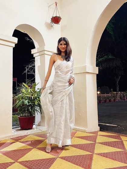 This shot captures the beautiful movement of the lightweight sari. I always look for pieces that are not just beautiful but also easy and comfortable to wear.