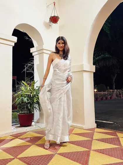 This shot captures the beautiful movement of the lightweight sari. I always look for pieces that are not just beautiful but also easy and comfortable to wear.