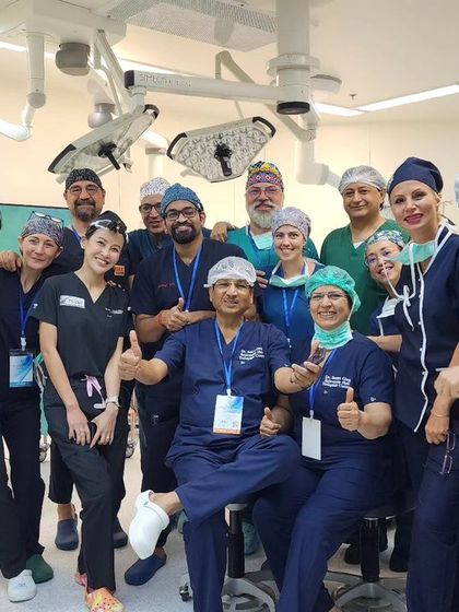 Another great team photo with the faculty in the operating room in Bangkok. The camaraderie is just as important as the curriculum.