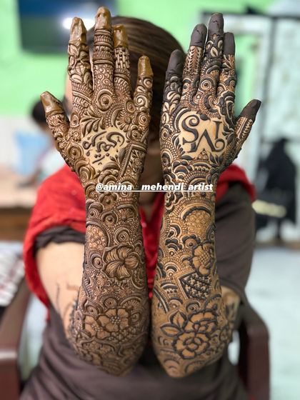 This design features the initials 'S' and 'A' on one palm and the name 'Sultan' in Arabic on the other.