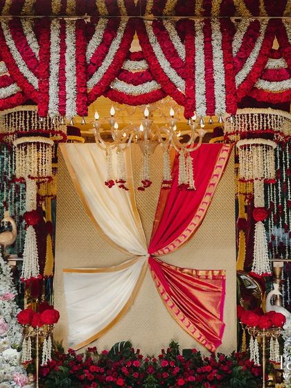 The backdrop for this South Indian ceremony was a tribute to rich traditions. We used pristine white and fiery red flowers, along with drapes of red sarees and white dhotis, to symbolize cultural harmony and togetherness.