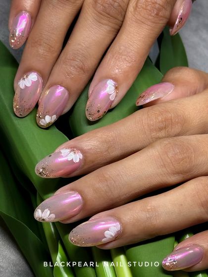 A dreamy set perfect for a bride-to-be. This design combines the trendy glazed donut chrome with chunky sparkle and delicate, hand-painted white flowers for a look that truly glows.