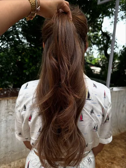 Holiday hair goals. This beautiful balayage combines different shades of blonde and light brown for a perfectly blended, sun-kissed look that’s ready for any adventure.