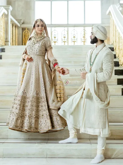 A moment of regal elegance as the couple descends a grand marble staircase during their Sikh wedding in Bangkok. I ensure that the grandeur of your chosen venue becomes an integral part of your wedding story.