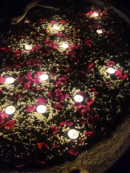 A bowl of floating lamps and flowers, an offering made during the Yantra ceremony. Every detail was soaked in beauty and devotion.