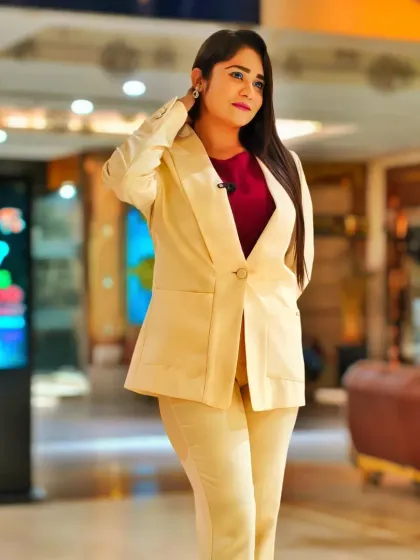 A professional and chic look in a pantsuit for one of the Lux dealer meet sessions. I dress to match the corporate identity of the brand I am representing.