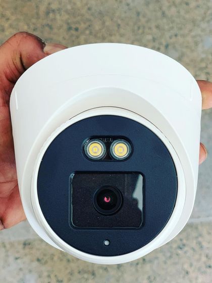 This full-color camera with two built-in spotlights ensures you get bright, color video even in complete darkness.