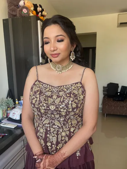 A full view of this client, looking ready for her event.