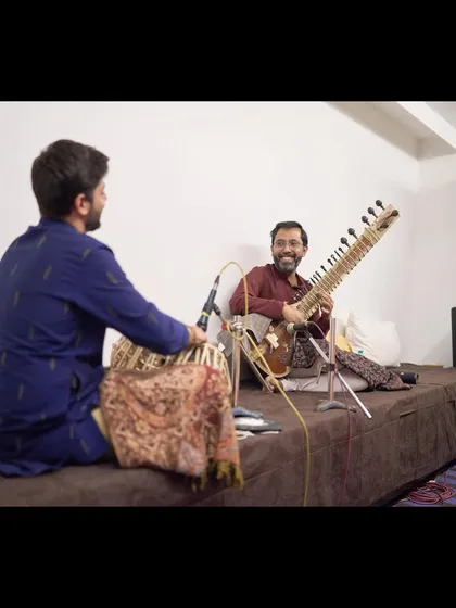 Another moment from the intimate house concert with sitarist Ayan Sengupta, where the audience is close and the music flows freely.