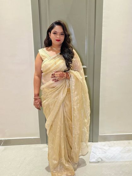 A final shot of this classic party look.