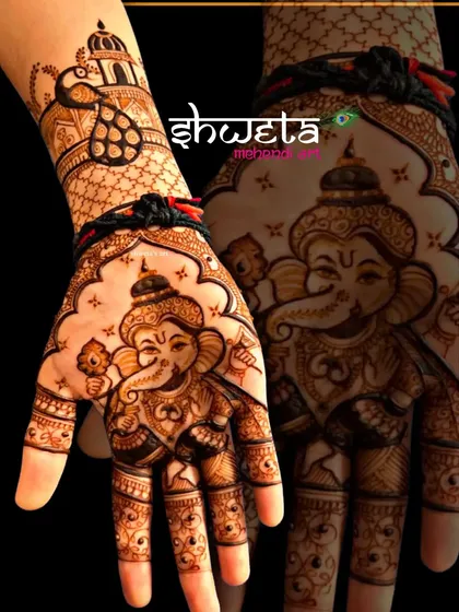 A close-up of a Ganesha design, perfect for auspicious beginnings. I focus on creating clear, expressive figures, and I teach these divine portrait skills in my professional courses.