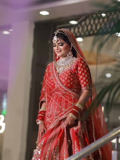 A candid moment of the bride making her entrance. Her soft glam makeup, with a focus on radiant skin and defined eyes, ensured she looked stunning from every angle as she walked down the aisle.