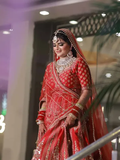A candid moment of the bride making her entrance. Her soft glam makeup, with a focus on radiant skin and defined eyes, ensured she looked stunning from every angle as she walked down the aisle.