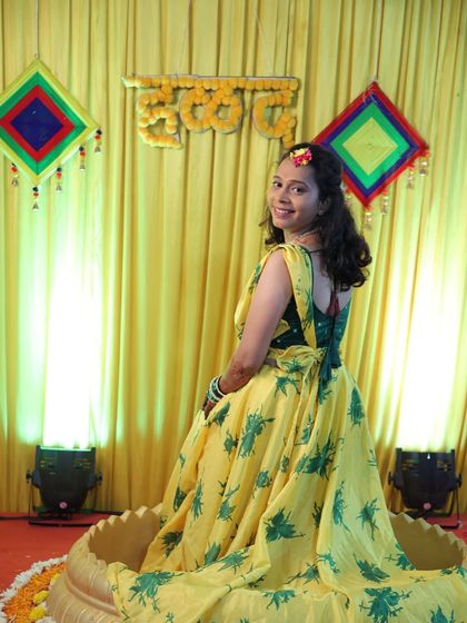 A playful shot of the bride at her haldi, her mehendi-adorned hands on display.