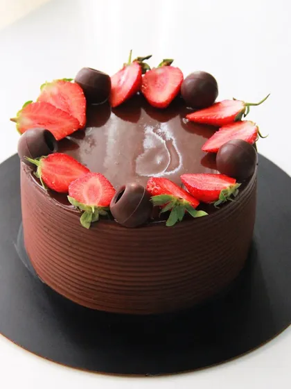 Who doesn't love the classic combination of decadent chocolate and fresh strawberries? A simple, delicious, and beautiful choice for any occasion.