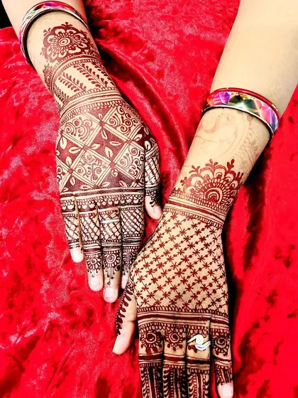 A lovely Teej design with two different styles of jaal work. One hand has a classic floral net pattern, while the other features a delicate star-filled net, showing my range in traditional techniques.
