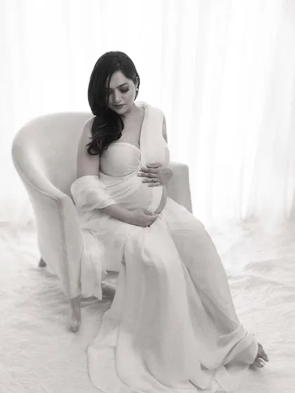 The black and white version of the white saree drape. Monochrome brings out the beautiful textures of the fabric and the serene emotion of the moment, creating a timeless piece of art.
