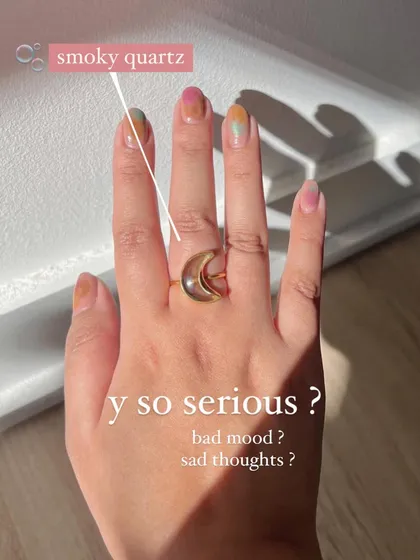 A closer look at my smoky quartz 'chándra' Luna ring, worn here by a client. I recommend this stone for emotional calmness and relieving stress, as it neutralizes negative vibrations and helps soothe a bad mood.