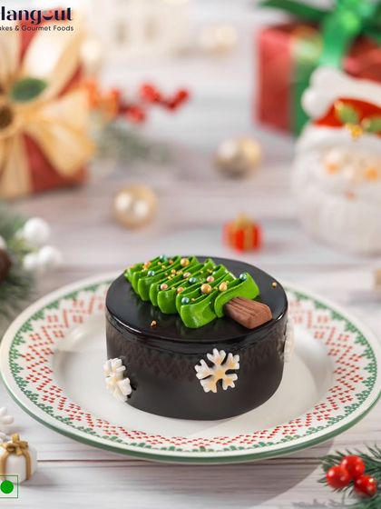 Celebrate the festive season with our No-Added-Sugar and Gluten-Free Dutch Truffle Bento Cake. It has all the rich chocolate magic of a classic Christmas cake, crafted to fit a healthier lifestyle.