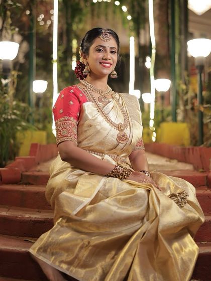 Seated and serene, Anusha looks absolutely beautiful. The makeup is designed to last all day and night, through every part of the celebration.