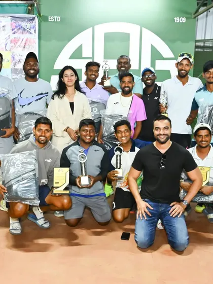 The team behind the champions. A group photo of the coaches and winners after the semi-finals of the Coaches Doubles tournament, celebrating a well-fought competition.