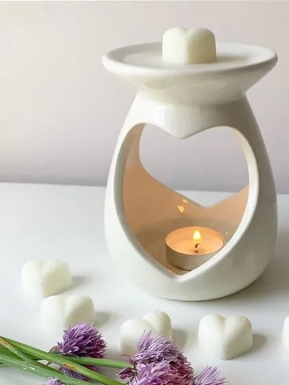 For fragrance without the flame, our ceramic heart diffuser is the perfect choice. Paired with our mini heart-shaped soy wax melts, it creates a cozy and inviting atmosphere with just a simple tealight.
