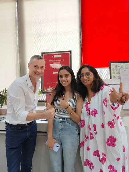 Our director, Frédéric Wolska, and one of our professors congratulate Nishika Talwar on her victory. Her success is a wonderful example of the high level of French proficiency our students achieve.