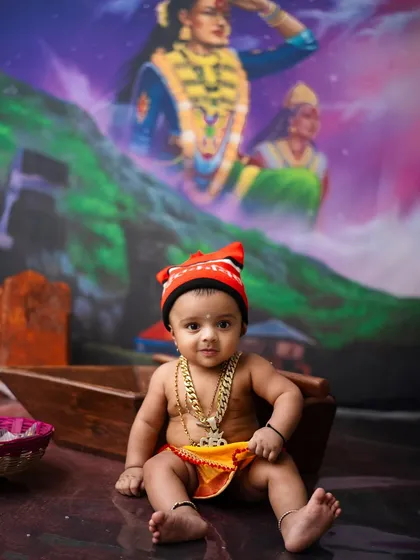 A little Nakhwa (fisherman) sits in his boat, ready for an adventure. This Koli-themed photoshoot is a unique way to celebrate Maharashtra's coastal heritage.