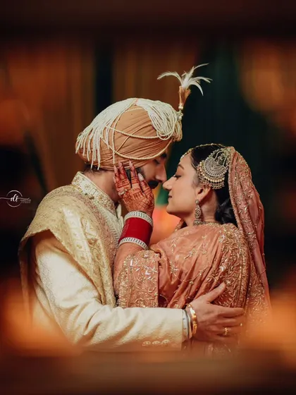 A beautiful, intimate moment from a traditional Sikh wedding. I focused on creating a soft, romantic makeup look for the bride that complemented her peach-toned Anand Karaj outfit and looked flawless from the ceremony to the portraits.
