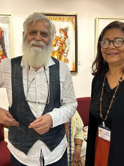Posing with a senior artist at the India Art Festival. I have so much respect for the artists who have paved the way, and it's always an honor to meet them.