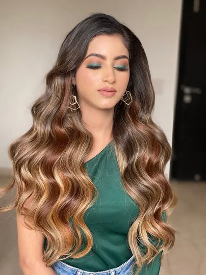 Classic voluminous waves. This is a timeless look that exudes glamour and sophistication, perfect for any formal event.