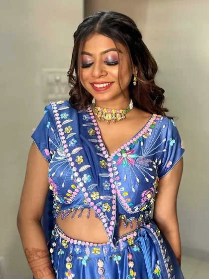Eyes closed, you can see the soft blend of pink and purple eyeshadow. It’s a playful yet elegant choice for a wedding guest.