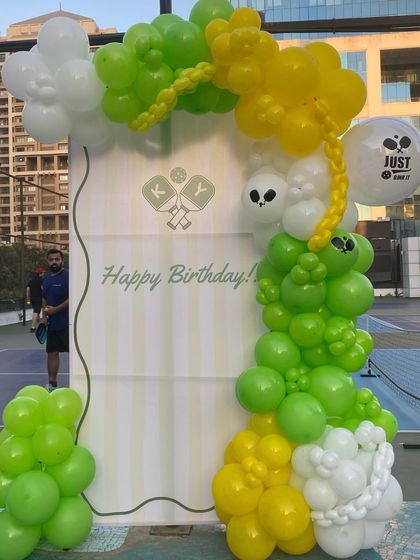 A full view of the pickleball birthday backdrop on the court. The bright balloon arch and personalized sign create a festive and fun photo spot for players.